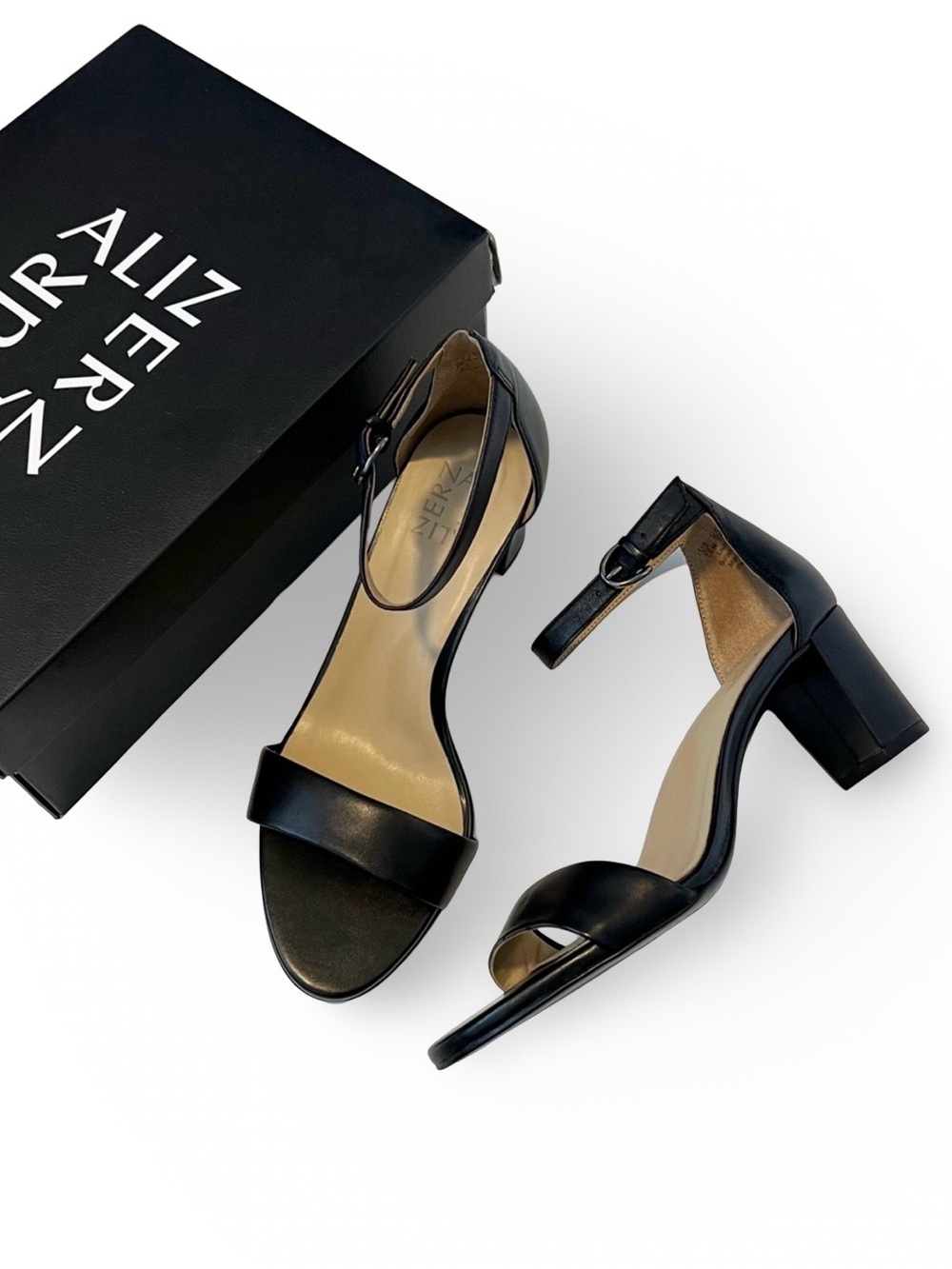 Naturalizer Vera Black leather sandal heels Size 7.5 Comfort Summer Dressy New!